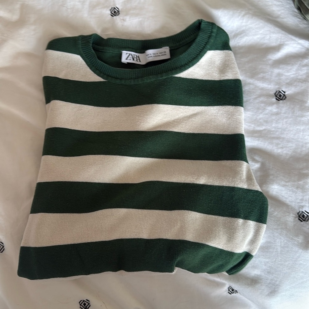 This is a green and white Zara sweater cropped long sleeve